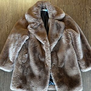 Luxurious Faux Fur Coat in Brown